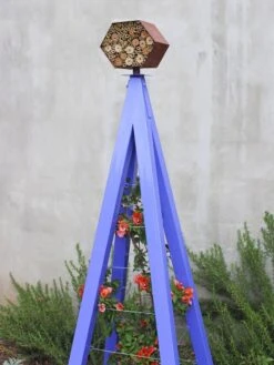 Bee Bungalow + Akoris Garden Tuteur Jr. -Cheap A Fresh Yard Store 8600532 02v bee bungalow akoris garden tuteur berry